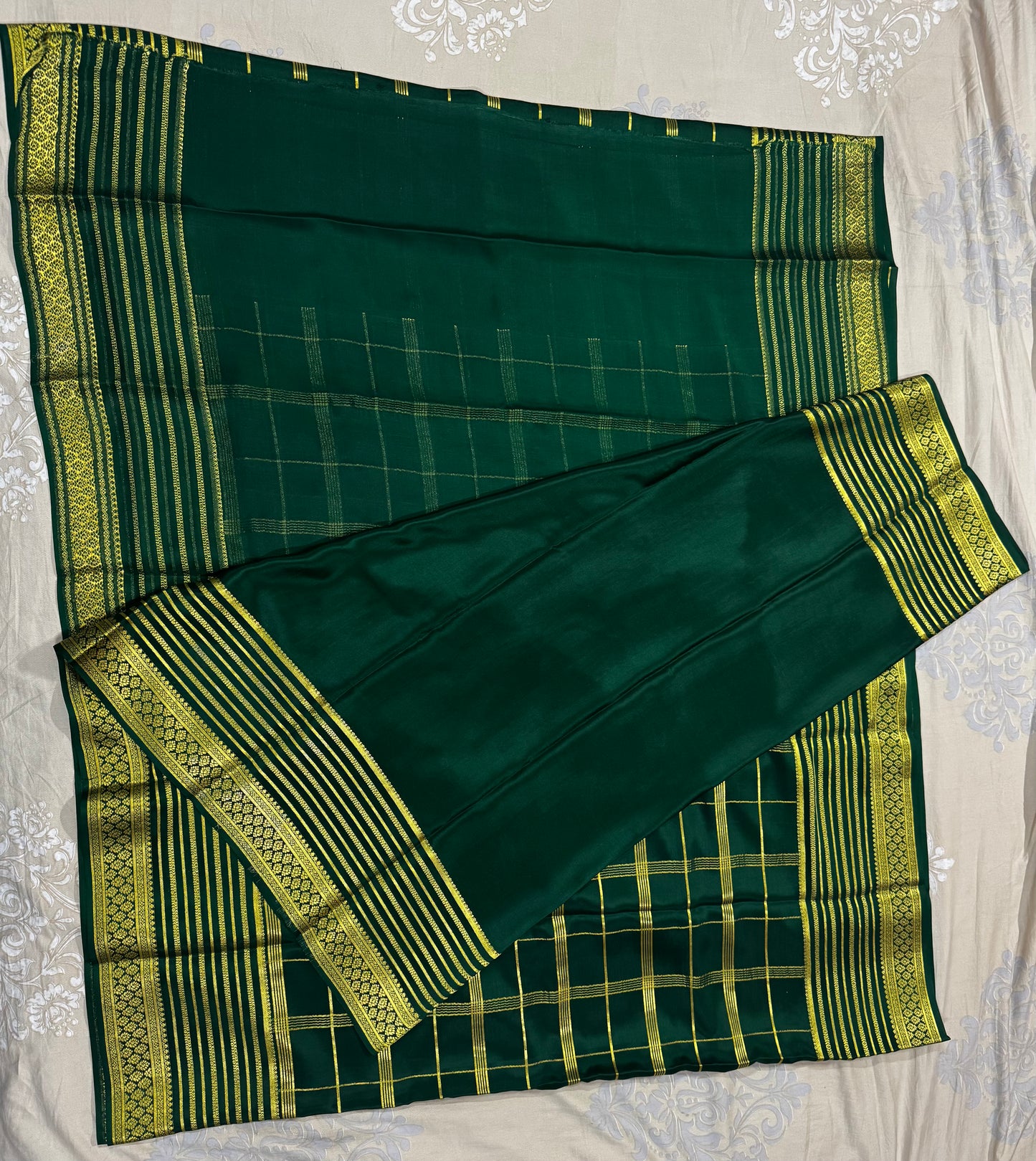 Mysore crepe silk saree in Big border with multi checks 150 GSM - Bottle Green