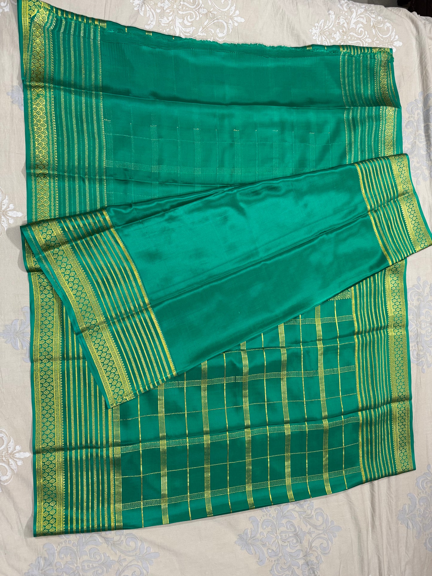 Mysore crepe silk saree in Big border with multi checks 150 GSM - Pista Green