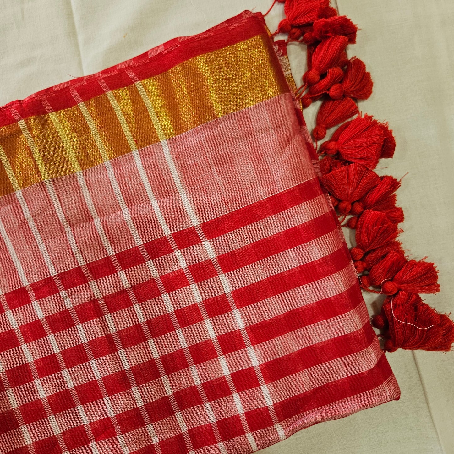 Nadiya Red Checks Mul Cotton 120 Count Saree