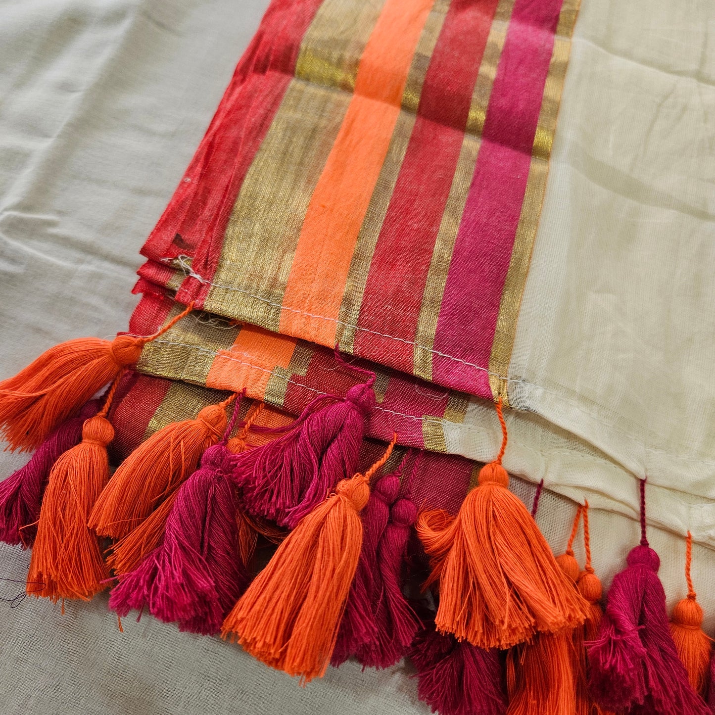 Pink Red and Orange Border Mul Cotton 120 Count Saree