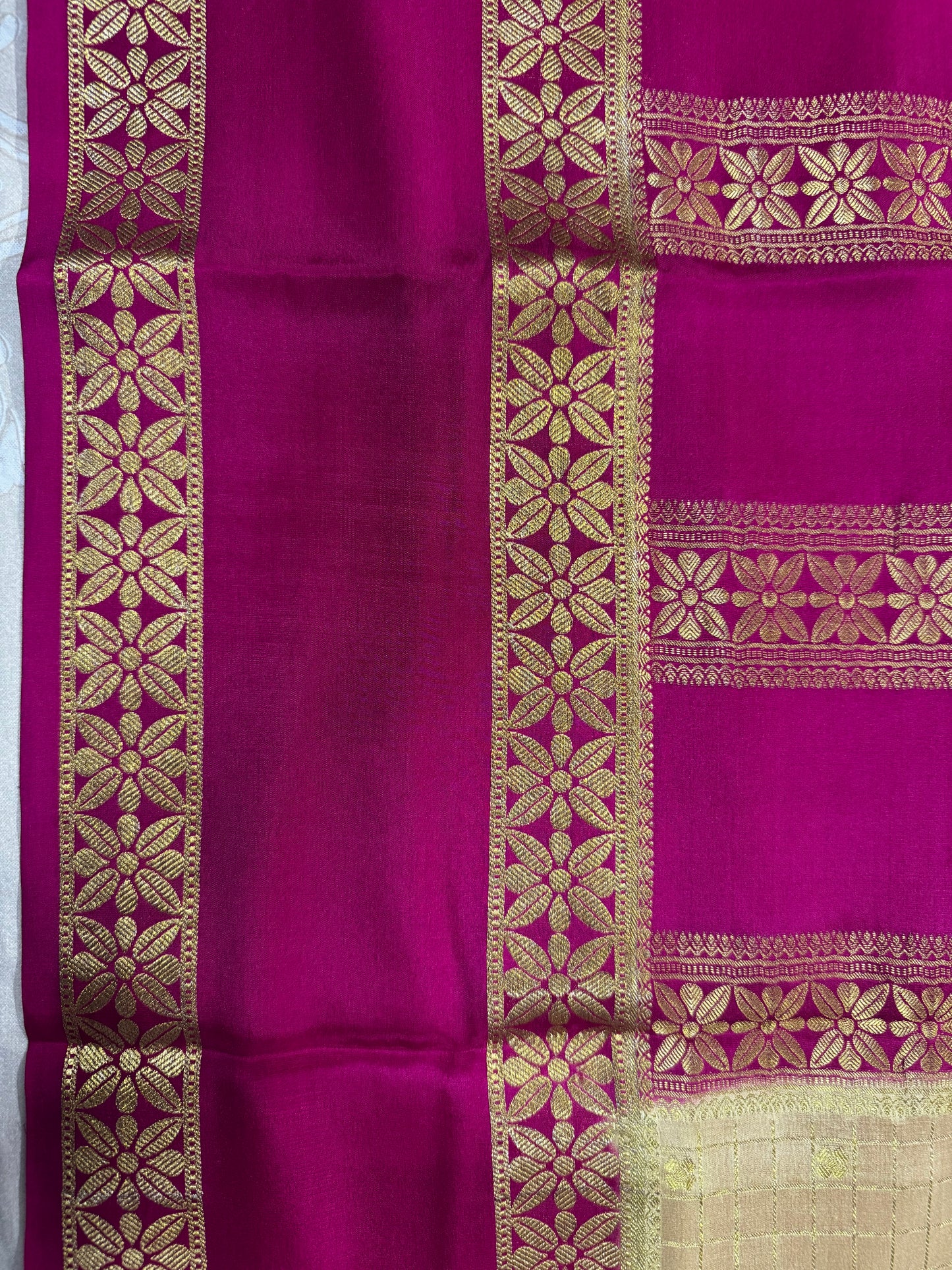 Mysore crepe silk saree in  Checks with butta Gold and Pink 150GSM