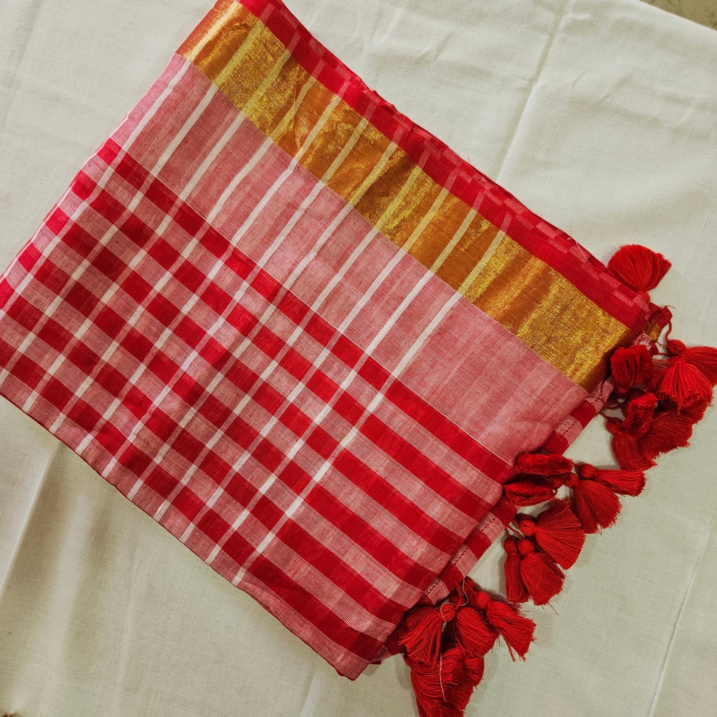 Nadiya Red Checks Mul Cotton 120 Count Saree