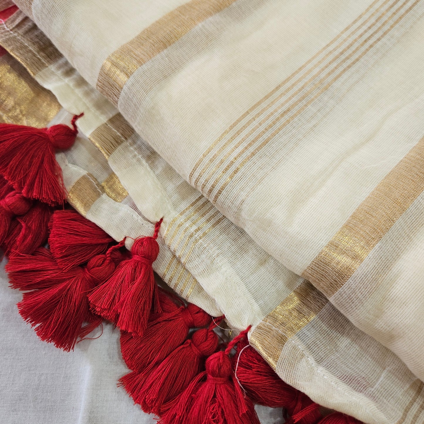 Red Full Zari Line Mul Cotton 120 Count Saree